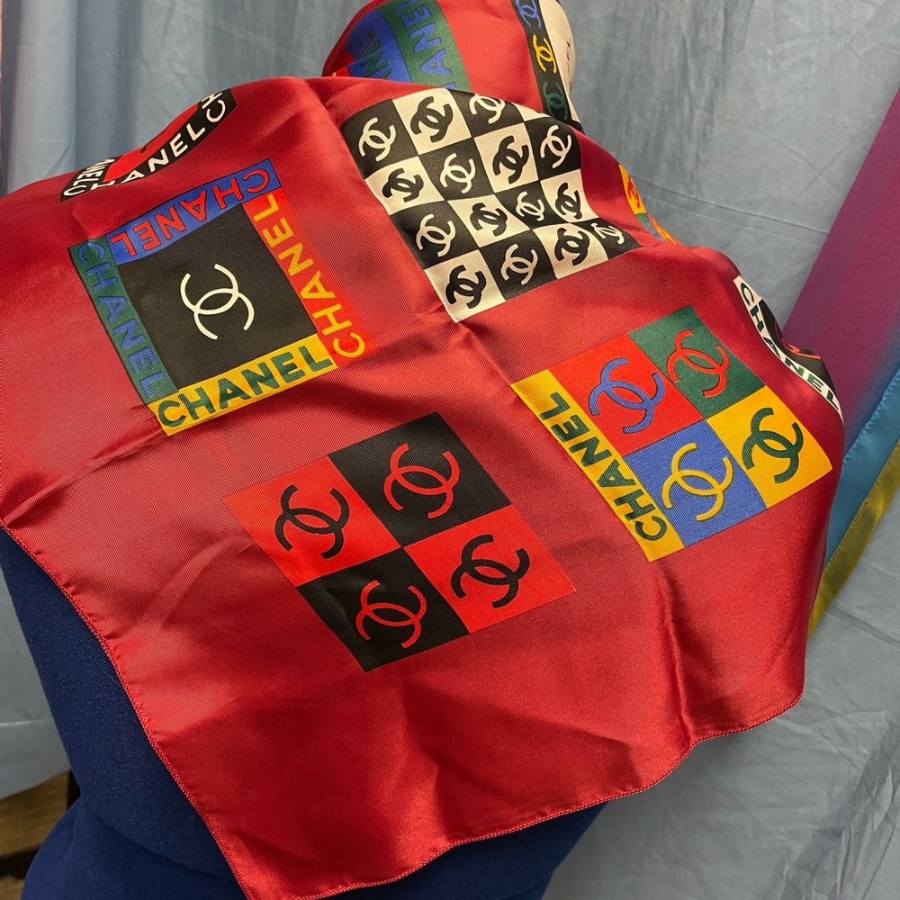Gorgeous CHANEL 100% Silk Scarf